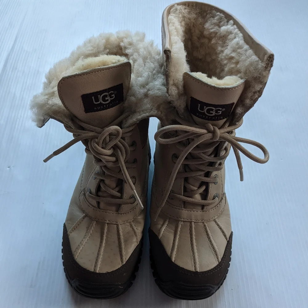 UGG Adirondack tan fur lined lace-up boots